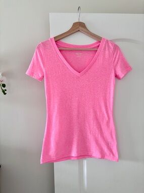 Mossimo Supply Co. Pink V-Neck Tee Shirt Women’s Size XS